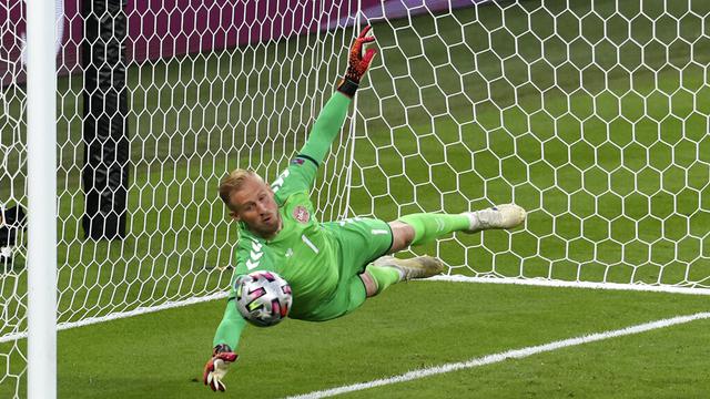 Suporter Ganggu Kiper Denmark Dengan Laser, Inggris Kena Sanksi UEFA